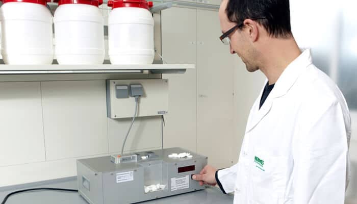 Semi-automated testing of hardness of effervescent tablets in HERMES PHARMA's development laboratory